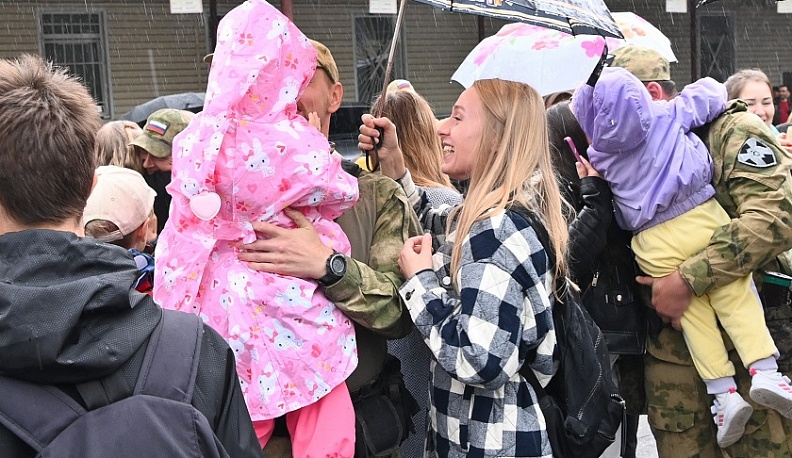 В Калугу вернулись после выполнения задач спецоперации на Украине сотрудники СОБРа и ОМОНа