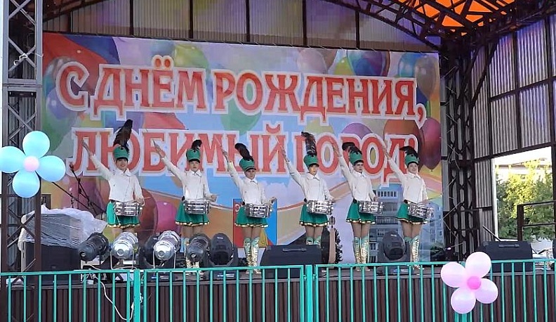 Город крепкий, город молодой