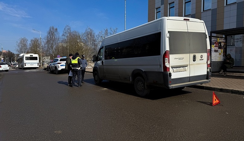 Водитель маршрутки в Обнинске сорвал рейс автобуса из-за грязи