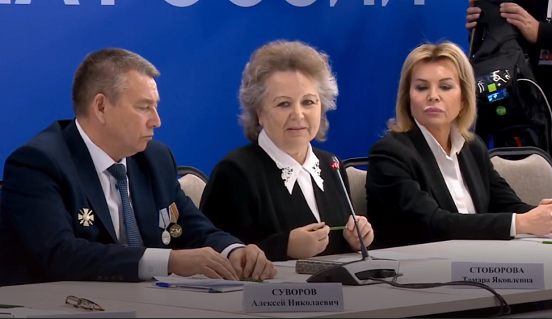 Владислав Шапша поздравил лауреата Первой Всероссийской муниципальной премии «Служение» Тамару Стоборову