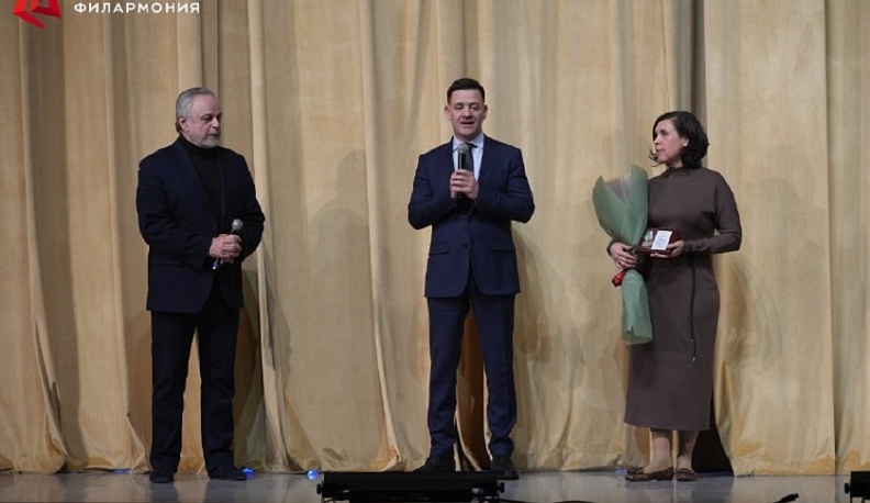 70 лет исполнилось заслуженному артисту России Гарри Азатову