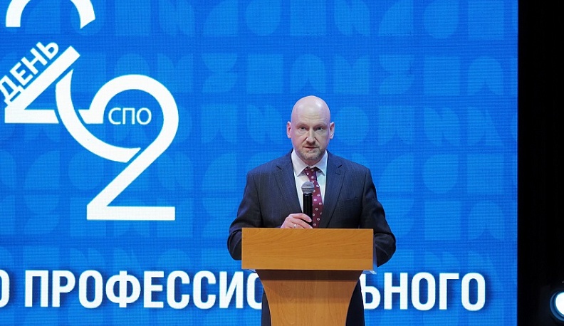 Калужских работников техникумов и колледжей поздравили с профессиональным праздником