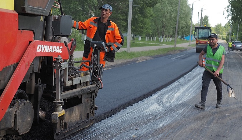 В Козельском районе идет ремонт дороги от Сосенского до Шепелёво