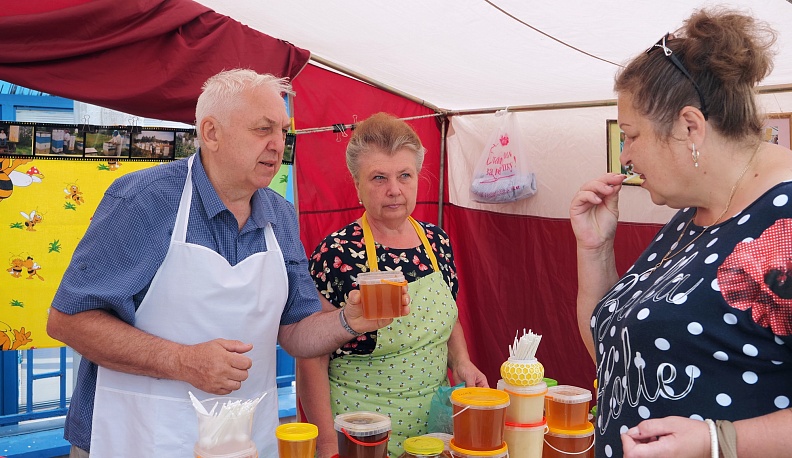 В Калуге официально открыли ярмарку меда