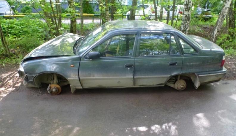 С улиц Калуги эвакуируют брошенный транспорт