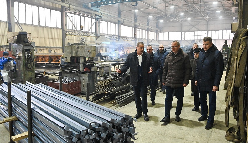 Владислав Шапша проконтролировал ход строительных работ новой школы на 250 мест в Тарусском районе