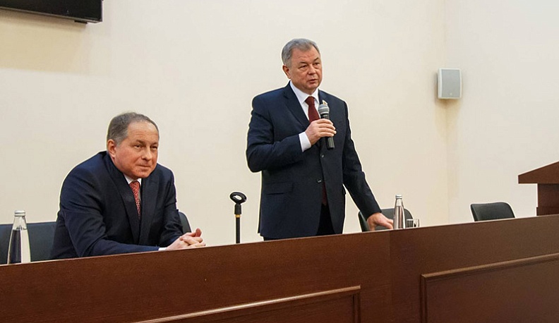 Анатолий Артамонов поздравил сотрудников Калужского областного суда с Днем юриста