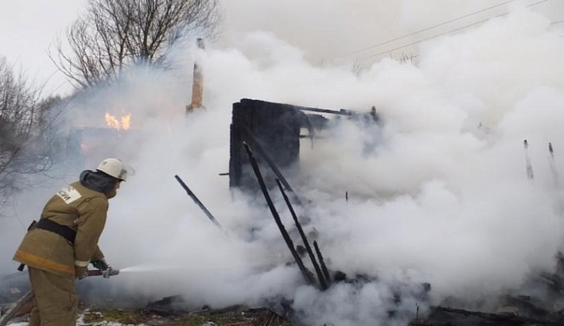Сгорел жилой дом в Мещовском районе