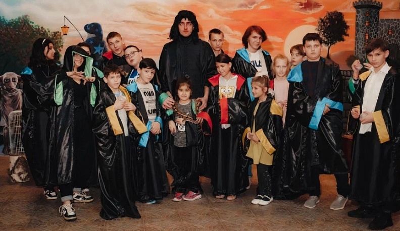 Юные калужане получили первые новогодние подарки из рук Дамблдора