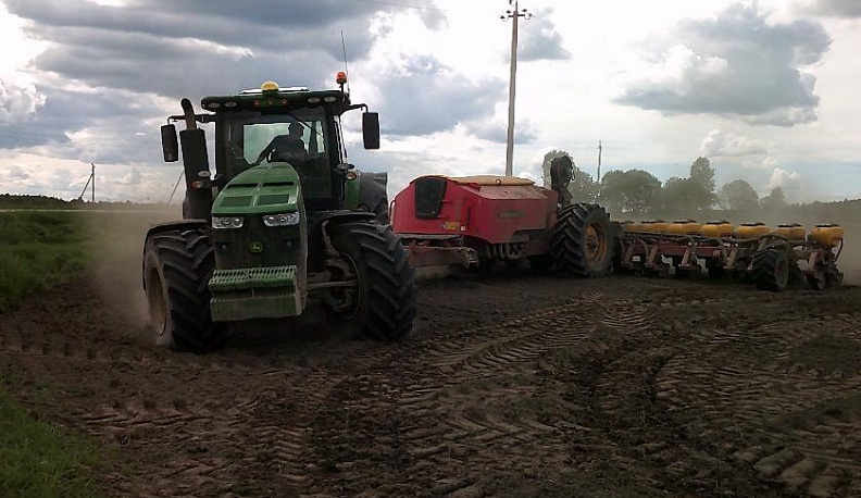 Куйбышевские аграрии продолжают сев вопреки погодным условиям