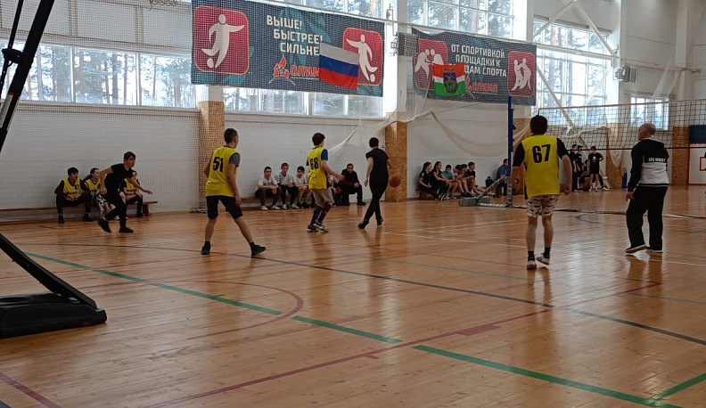 В Юхнове прошел муниципальный школьный турнир по волейболу