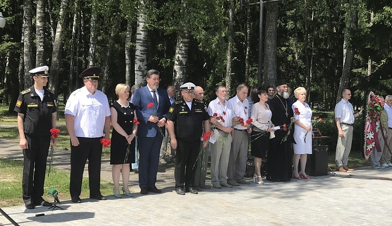 У мемориала «Вечный огонь» в наукограде в День памяти и скорби прошли памятные мероприятия, посвященные 80-летию начала Великой Отечественной войны