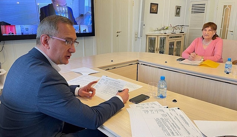 В деревне Болотная установят контейнерную площадку, тротуар и освещение