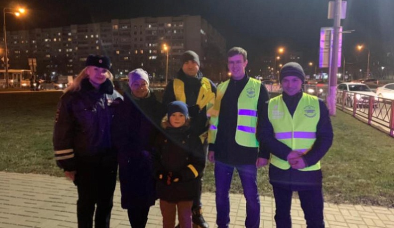 Обнинским школьникам подарили светоотражающие браслеты