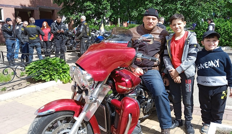 Калужские байкеры подарили праздник детям из Кондровского центра содействия семейному воспитанию «Берега»