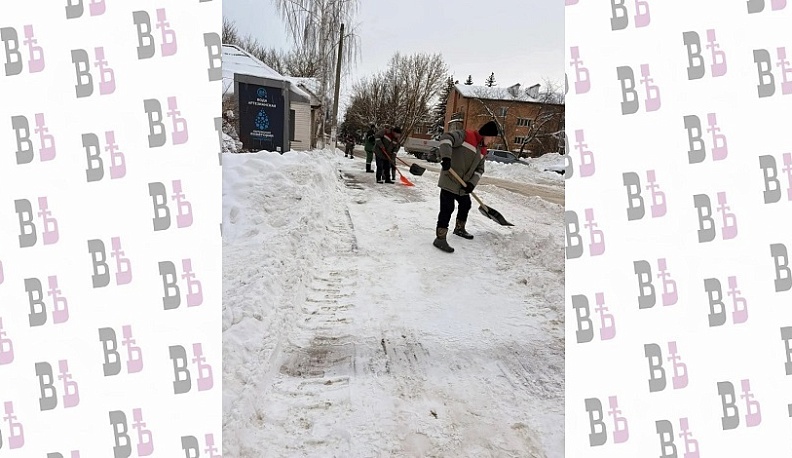 По просьбе жителей в Воротынске очистили от снега тротуар