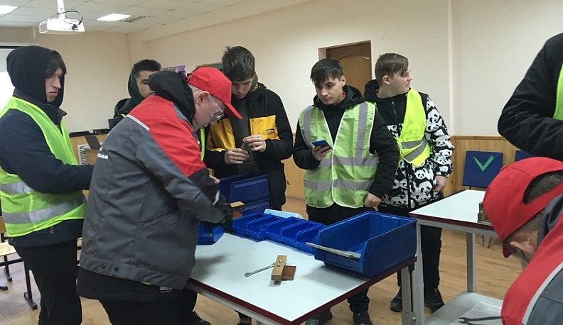 Людиновский тепловозостроительный завод приглашает молодёжь на экскурсии