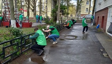 Сотрудники «Росэнергоатома» вновь провели субботник у мемориала «Журавли» в Обнинске