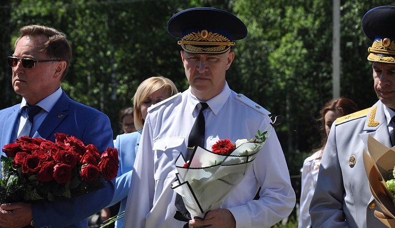 В Барсуках прошел торжественный митинге в память о павших бойцах отряда «Особые»