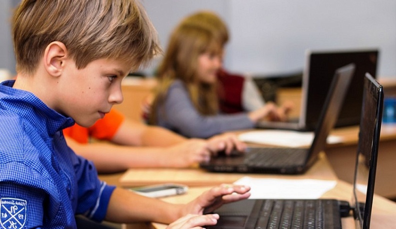 Калужских школьников приглашают на бесплатные курсы по программированию