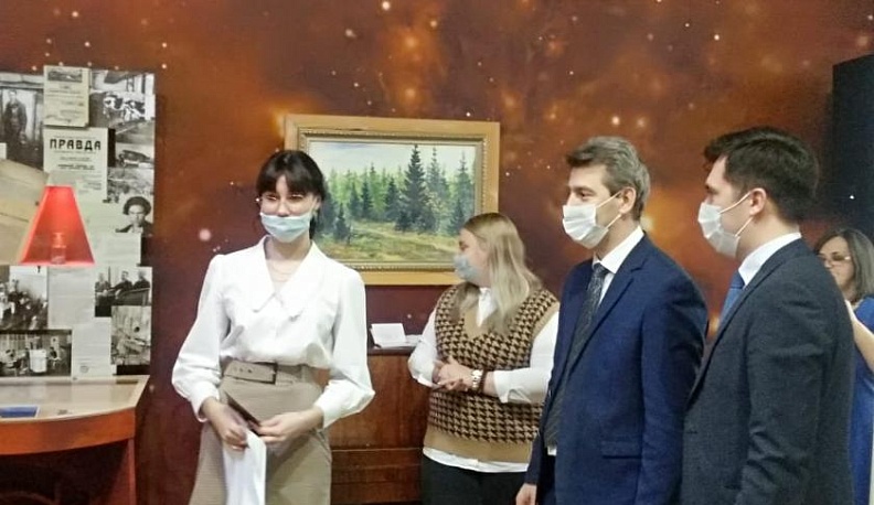 Калужским школьникам вручили паспорта