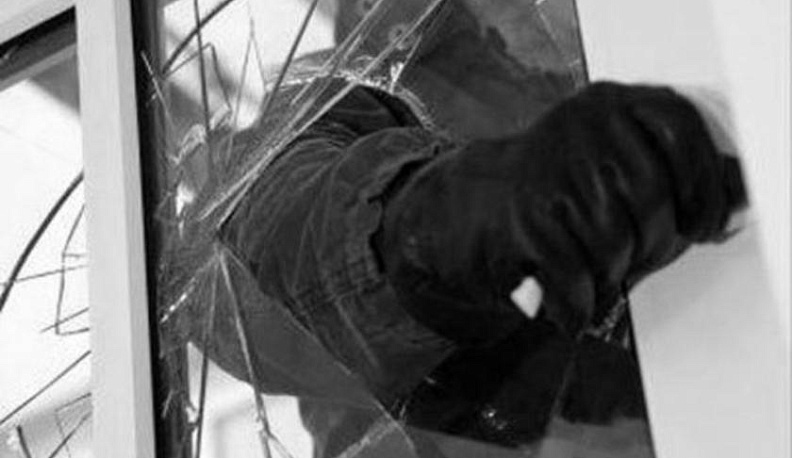 Иностранный рабочий украл у хозяйки золото на 89 тысяч