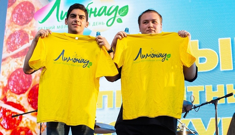 В Калуге День молодёжи отметили флешмобом и поеданием пиццы на скорость