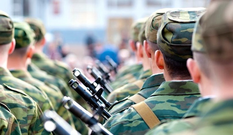 По призыву или по контракту?