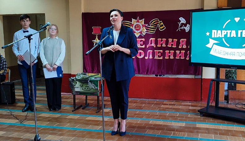 В сельской школе Людиновского района торжественно открыли Парту героя