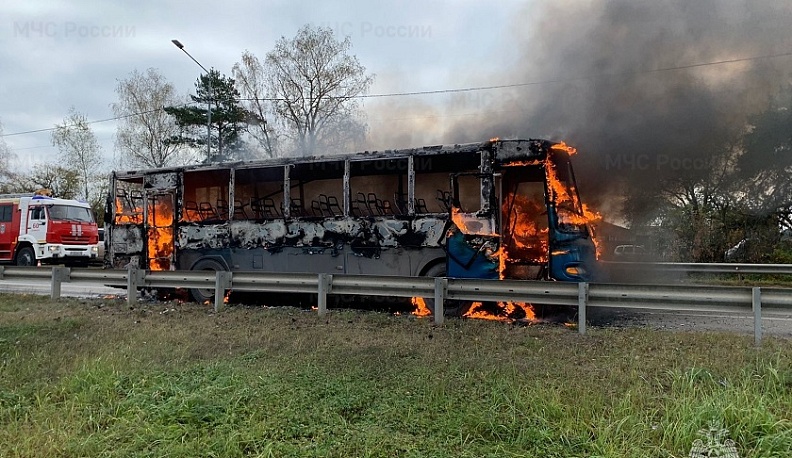 Автобус сгорел в Калужской области