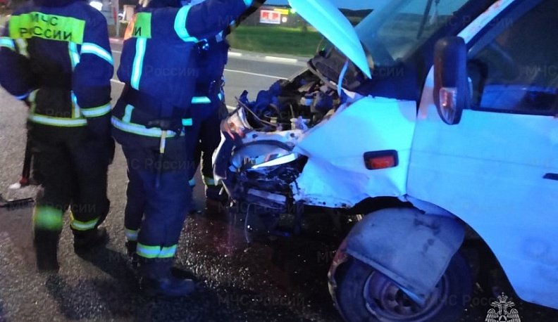 Легковушка столкнулась с ГАЗелью недалеко от Калуги