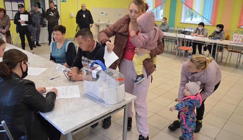 Жители Донбасса, Таврии и Приазовья активно участвуют в референдуме на территории Калужской области
