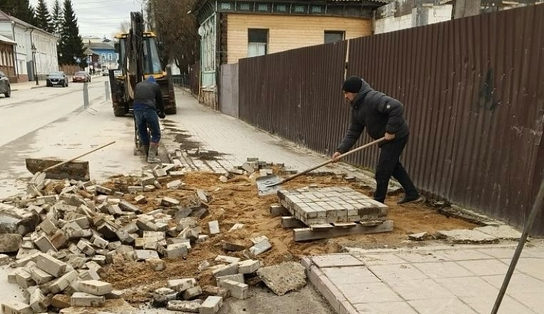 В Боровске и деревне Верховье начали обустраивать пешеходные зоны