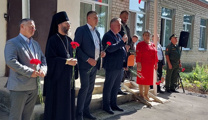 В Тарусском районе открыли памятную доску в честь погибшего героя