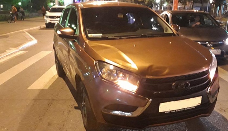 В центре Калуги Лада сбила людей