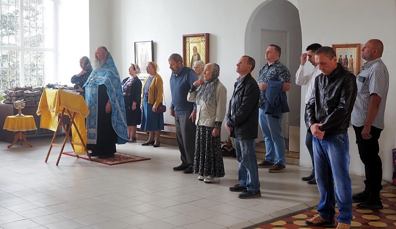 Носилки для раненых, сделанные волонтерами на народные пожертвования, отправят на Донбасс