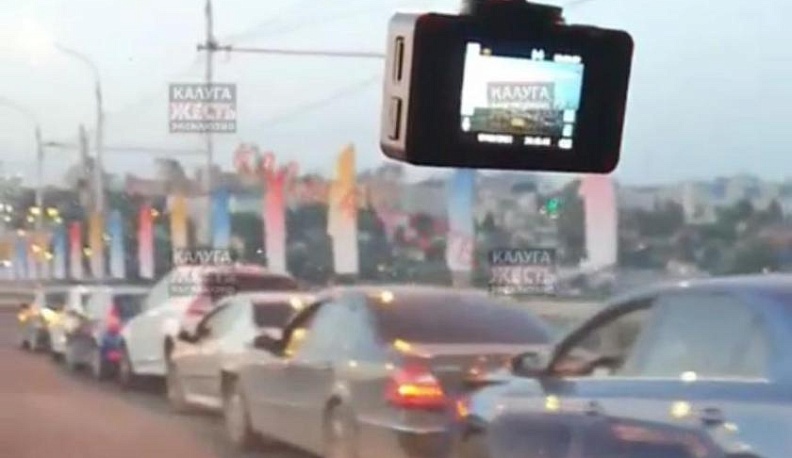 Вечером во вторник на Гагаринском мосту в Калуге столкнулись 7 машин