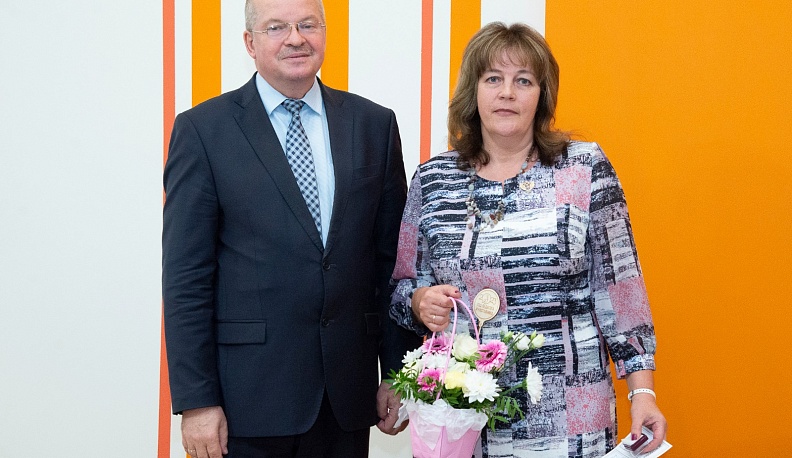 В Калуге лучшим учителям вручили награды Министерства просвещения России