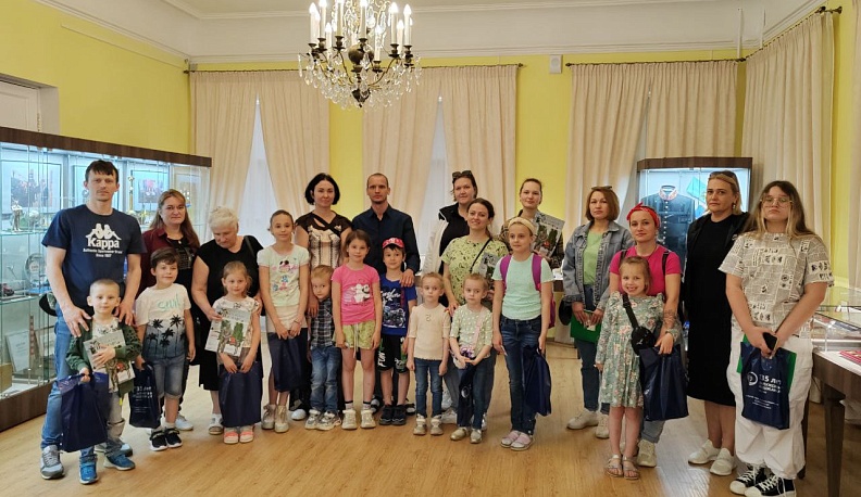 Калужский минстрой организовал для детей экскурсию в музей