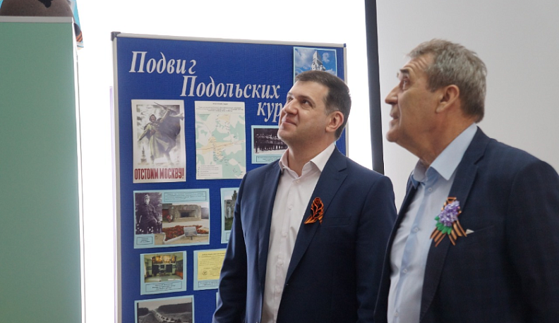 Музею Ерденевской школы вручили благодарственное письмо от Владислава Шапши за победу в конкурсе