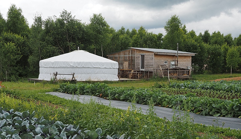 Юрта для волонтеров.