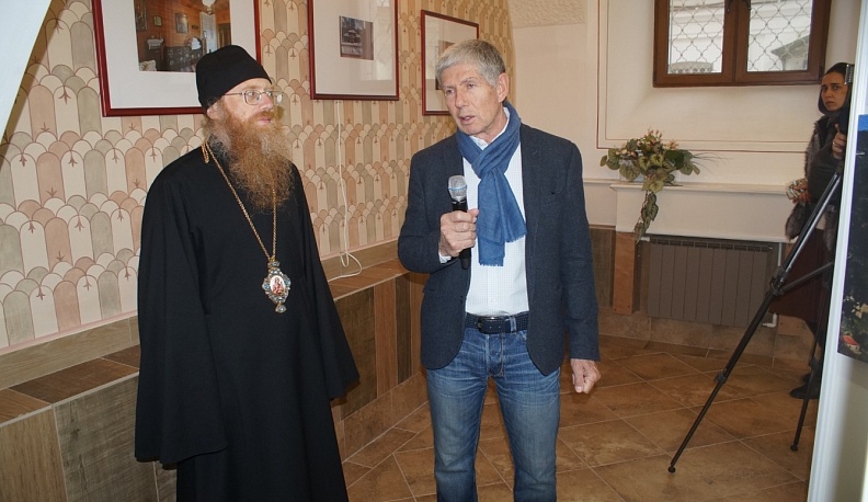 В Оптиной пустыни открылась персональная выставка греческого фотохудожника