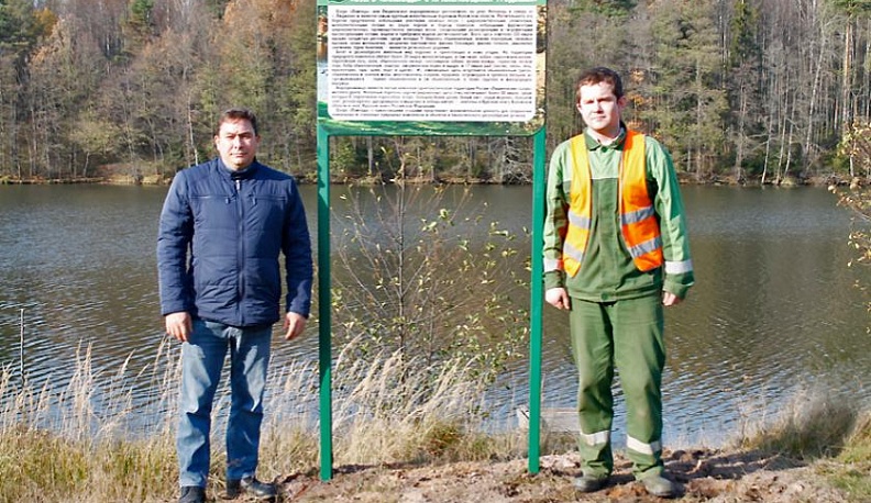 Щиты-аншлаги установили на берегах озера Ломпадь в Людиновском районе