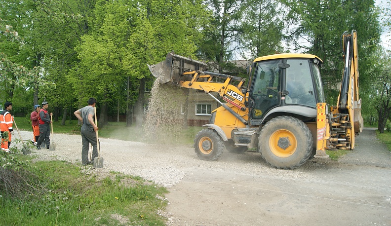 В Бетлице ремонтируют дорогу по новым технологиям 