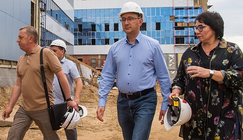 Владислав Шапша поручил оперативно увозить мусор от строящегося Дворца спорта