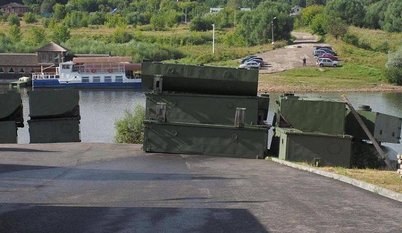 В Калуге на Оке устанавливают понтонный мост 