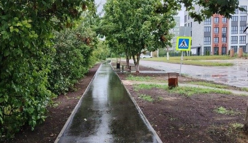 В Кременках по программе инициативного бюджетирования появилась новая дорога к храму