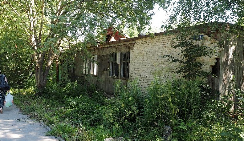 На правах бедных родственников