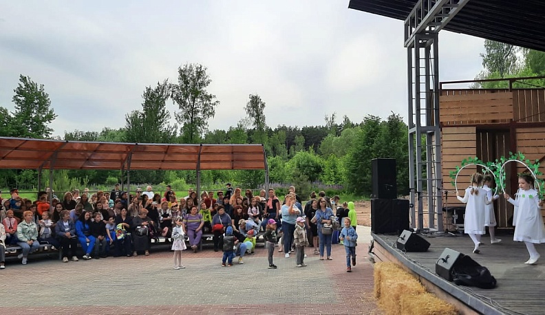 В Тарусе презентовали сцену с амфитеатром в берёзовой роще