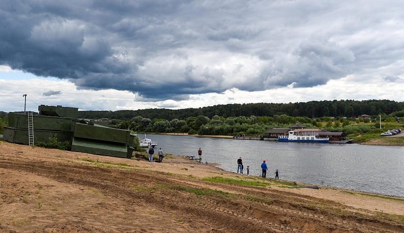 На Воробьёвке наводят понтонный мост